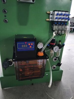 آلة تشكيل زنبركات CNC متعددة الاستخدامات بقطر سلك 0.2 - 2.3 مم