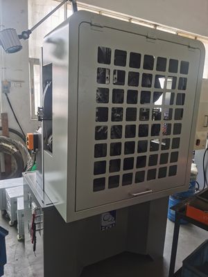 آلة تشكيل الزنبرك باستخدام الحاسب الآلي 5.5KW اختيارية وأنظمة فك اللفافة 200 كجم