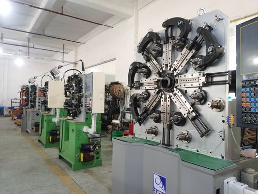 آلة تشكيل الزنبرك باستخدام الحاسب الآلي 5.5KW اختيارية وأنظمة فك اللفافة 200 كجم